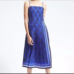 Banana Republic NWT Blue Paisley Pleated Dress